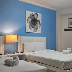 Miami Beachfront With Pool Wifi & Cheap Parking Apartment