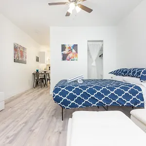 Apartment Ocean Drive Deco W/2 Queen Beds, Steps 2