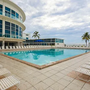 Castle Beach Suites By Vacation Media 2*