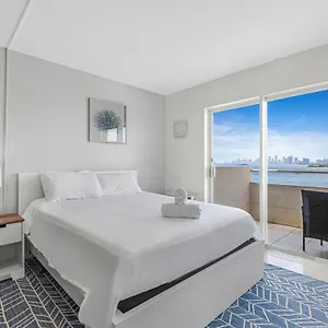 Waterfront With Free Parking Apartment *