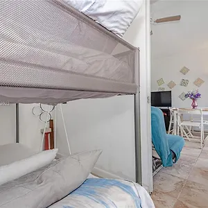 Cute, Cozy Walk To The Beach! Apartment *