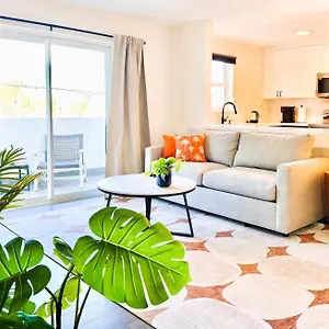 Homey Haven In Vibrant South Apartment