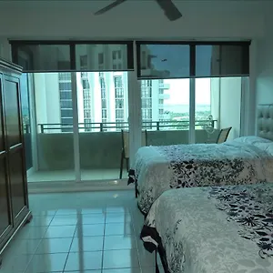 Сasa de vacaciones Castle Ph12 Spacious Bay View Penthouse, Pool, Tennis, Free Parking *