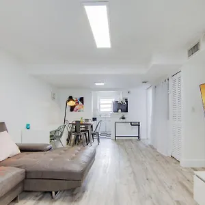 Apartment 2b/2b, Free Parking, South Beach, 1 Block 2
