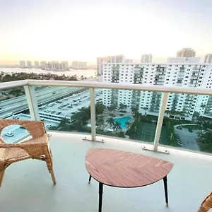 Zen Vacation Modern Penthouse Across Ocean *